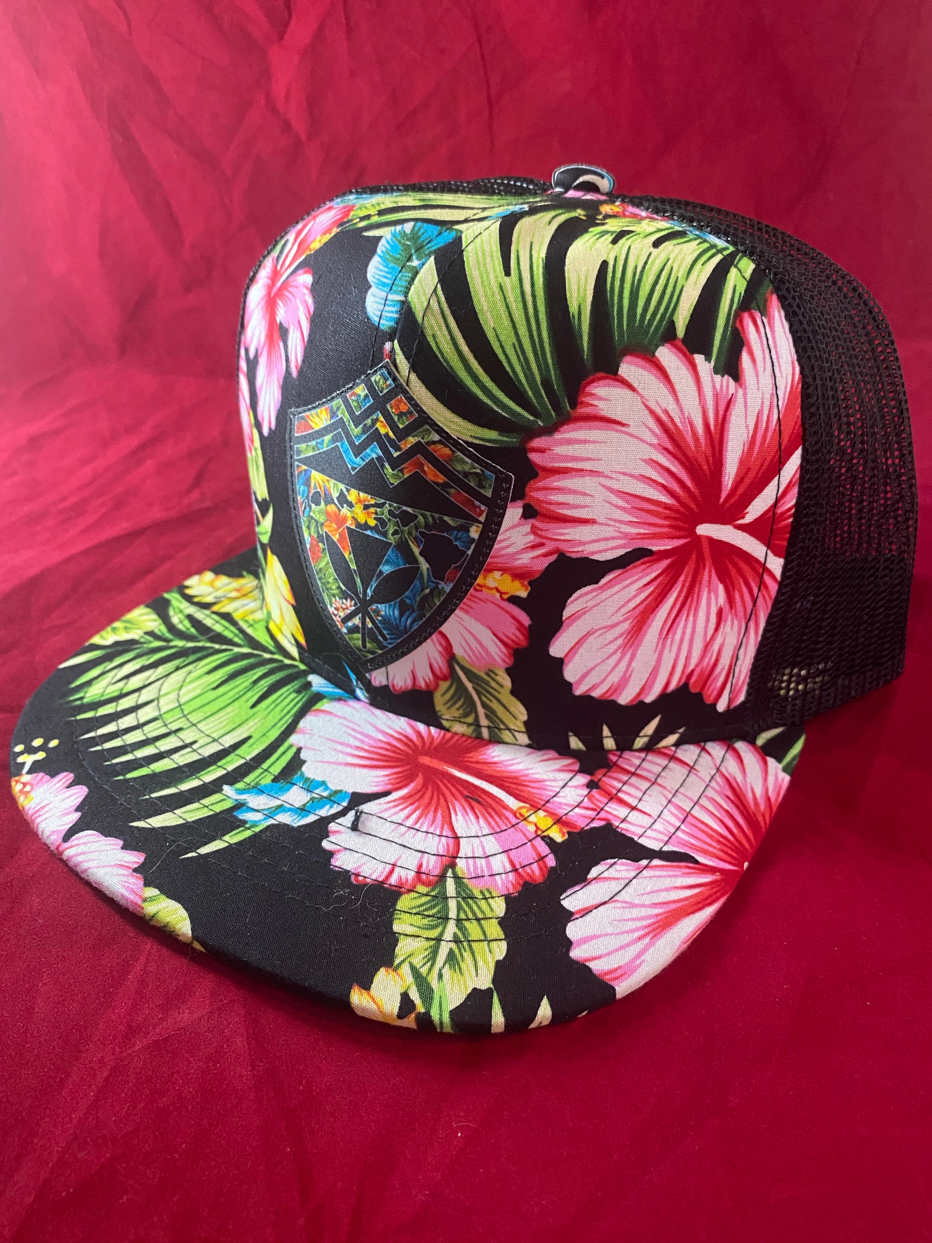 Hawaii Kanaka Shield Floral Flat Brim Trucker