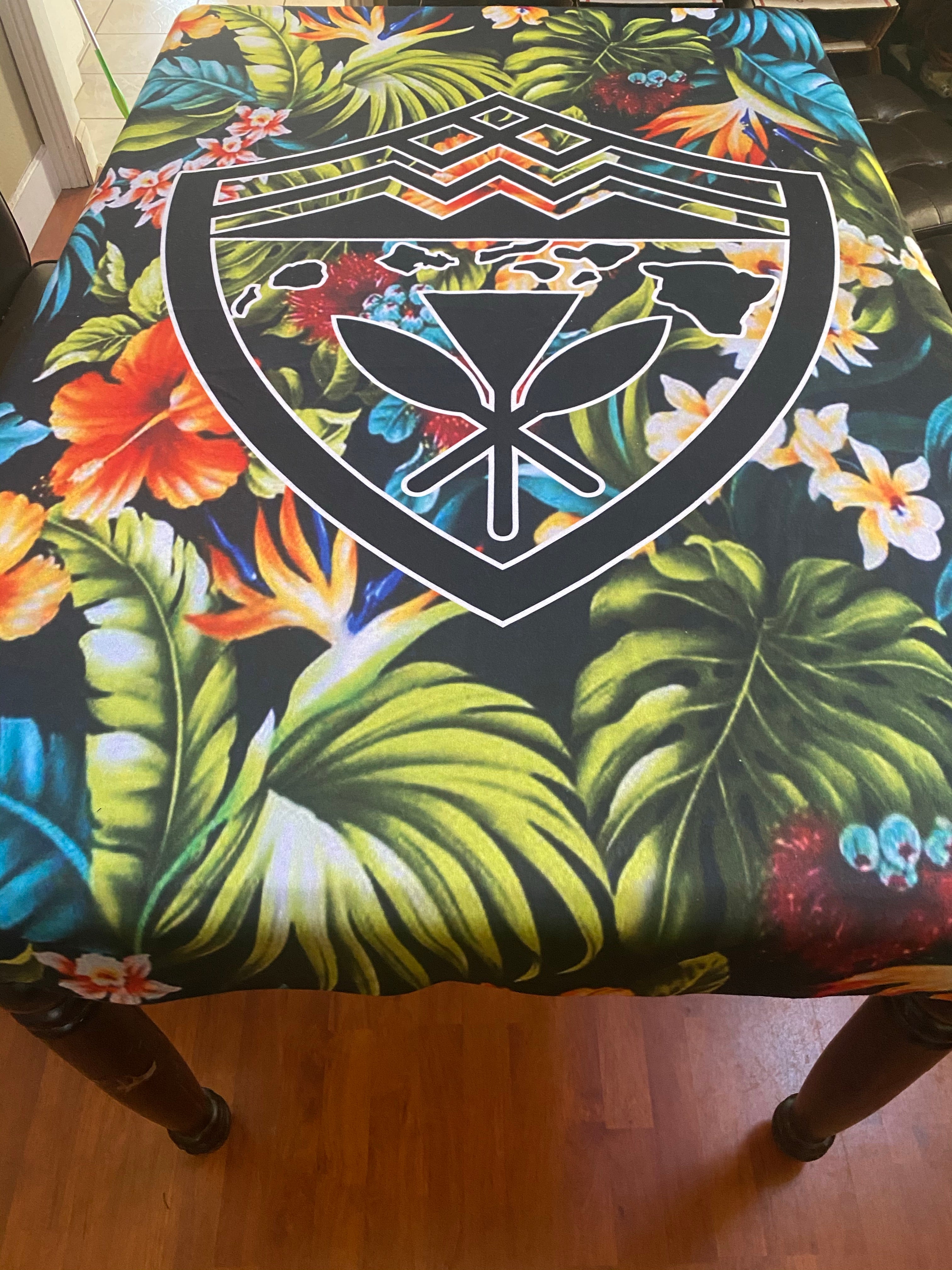 Hawaii Shield Floral Table Covers